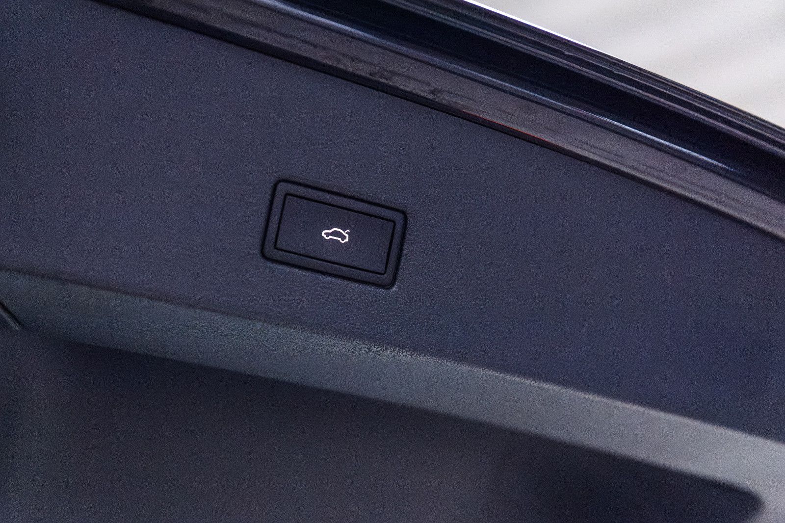 Fahrzeugabbildung Volkswagen T-Roc R-Line+LED+AHK+ACC+SIDEASISST+SHZ+EL.HK