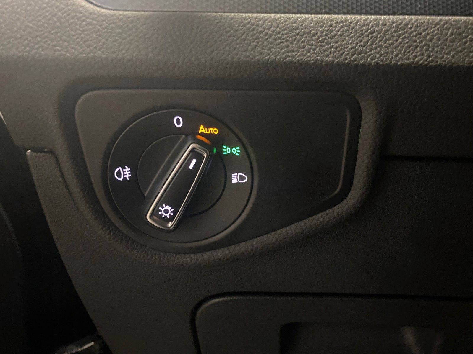 Fahrzeugabbildung Volkswagen Touran 1.5 TSI DSG ACTIVE+7 Sitze+ACC+NAVI+Totwi