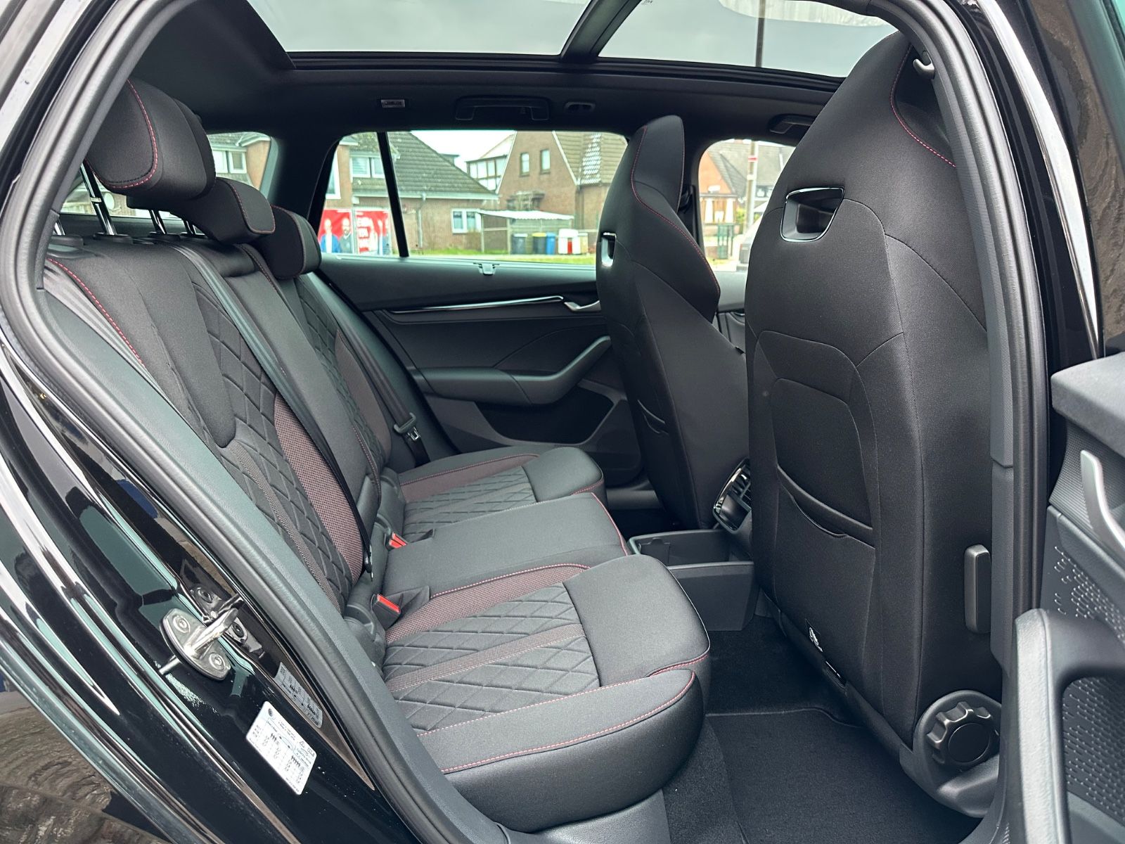 Fahrzeugabbildung SKODA Octavia RS Combi 2.0 TSI DSG AHK/Pano/Navi/ACC