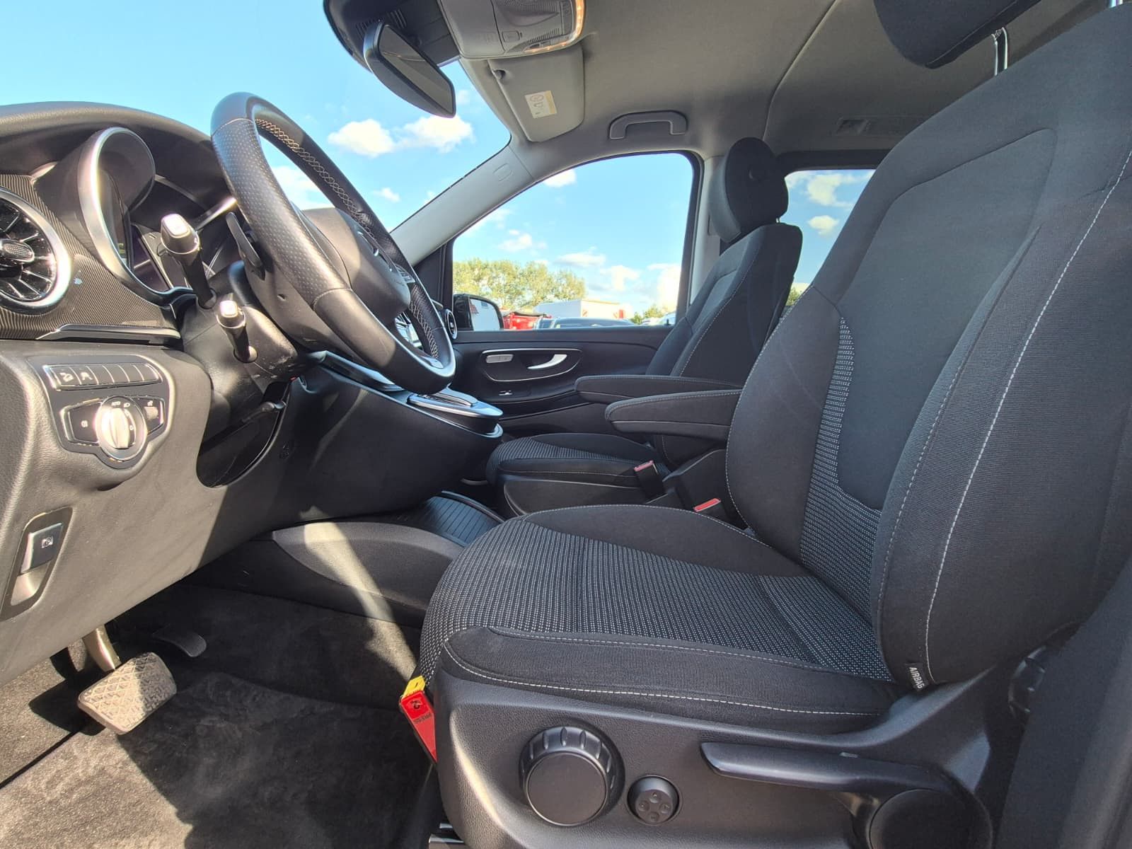 Fahrzeugabbildung Mercedes-Benz V 250 d EDITION 4MATIC lang LED*DISTRON.*MBUX10"