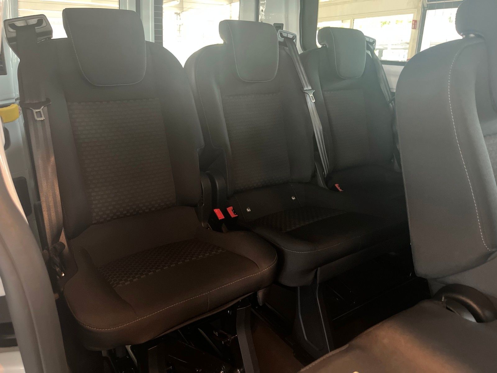 Fahrzeugabbildung Ford Transit Custom L2 TREND 9-Sitzer Klima CAM STDHZ