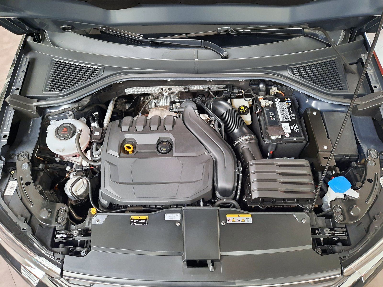 Fahrzeugabbildung Volkswagen T-Roc Sport TSI *Panodach*Navi*Cam*LED*ACC*App*