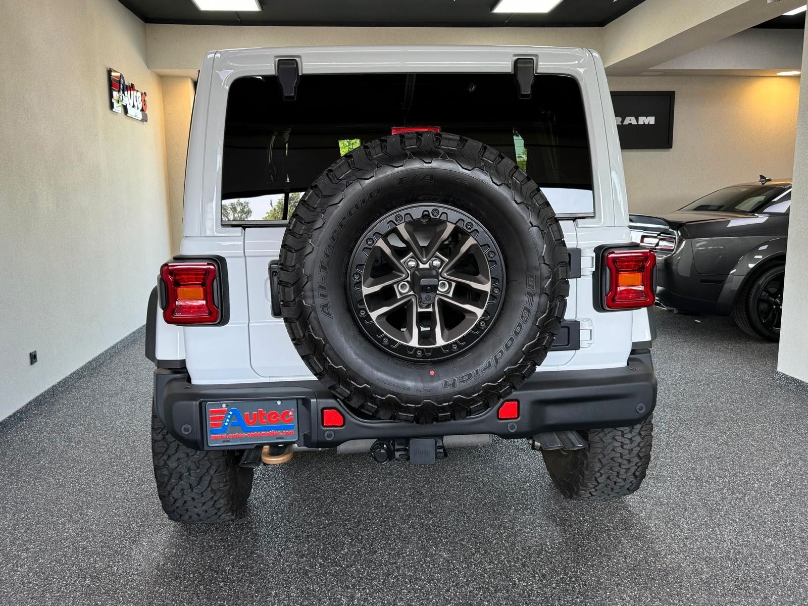 Fahrzeugabbildung Jeep 392 FINAL EDIT. 6.4L-V8 SKY ONE-WINDE-AHK 3.5To.