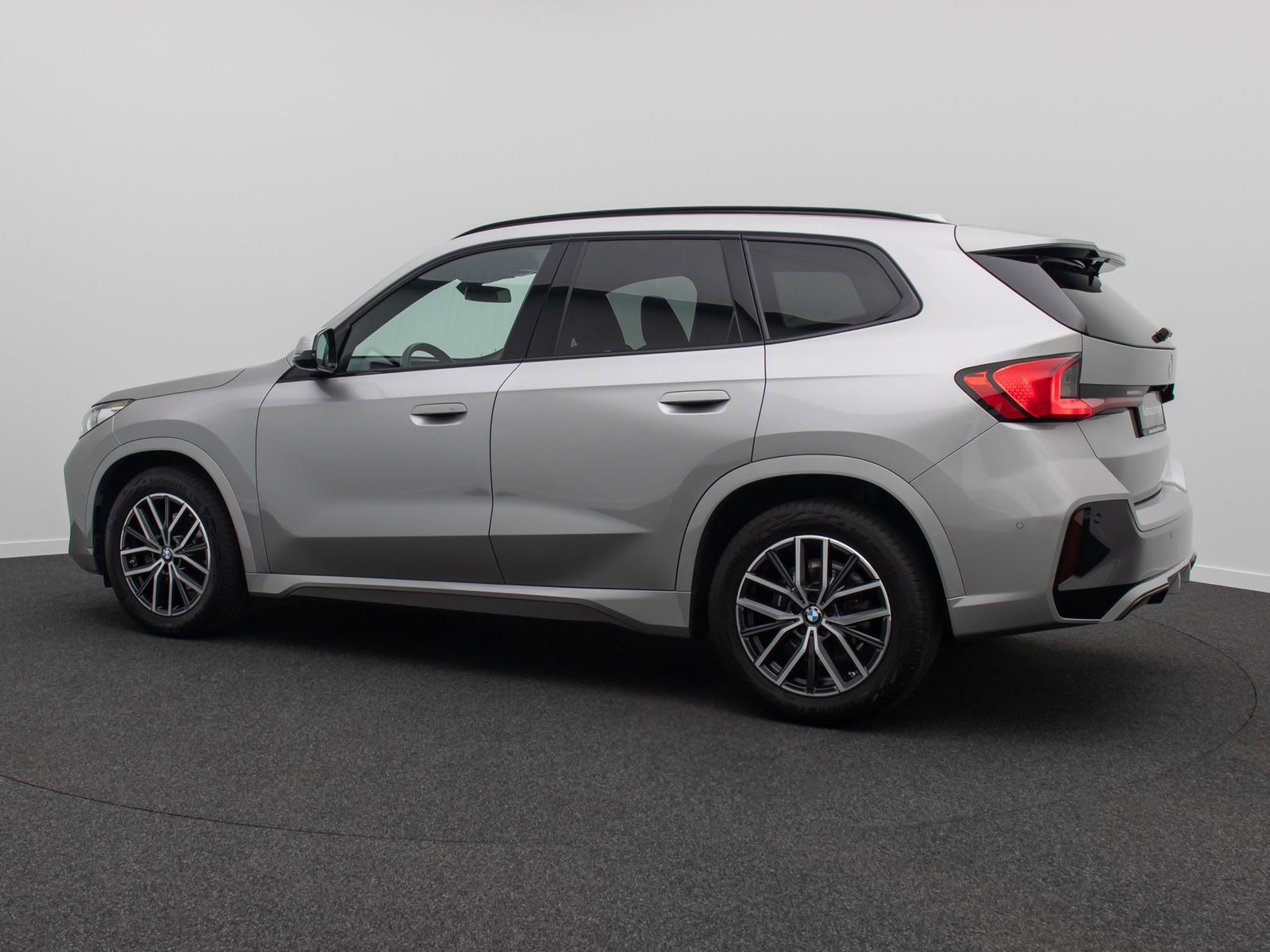 Fahrzeugabbildung BMW X1 sD18d M Sport Panorama Kamera DAB Komfort