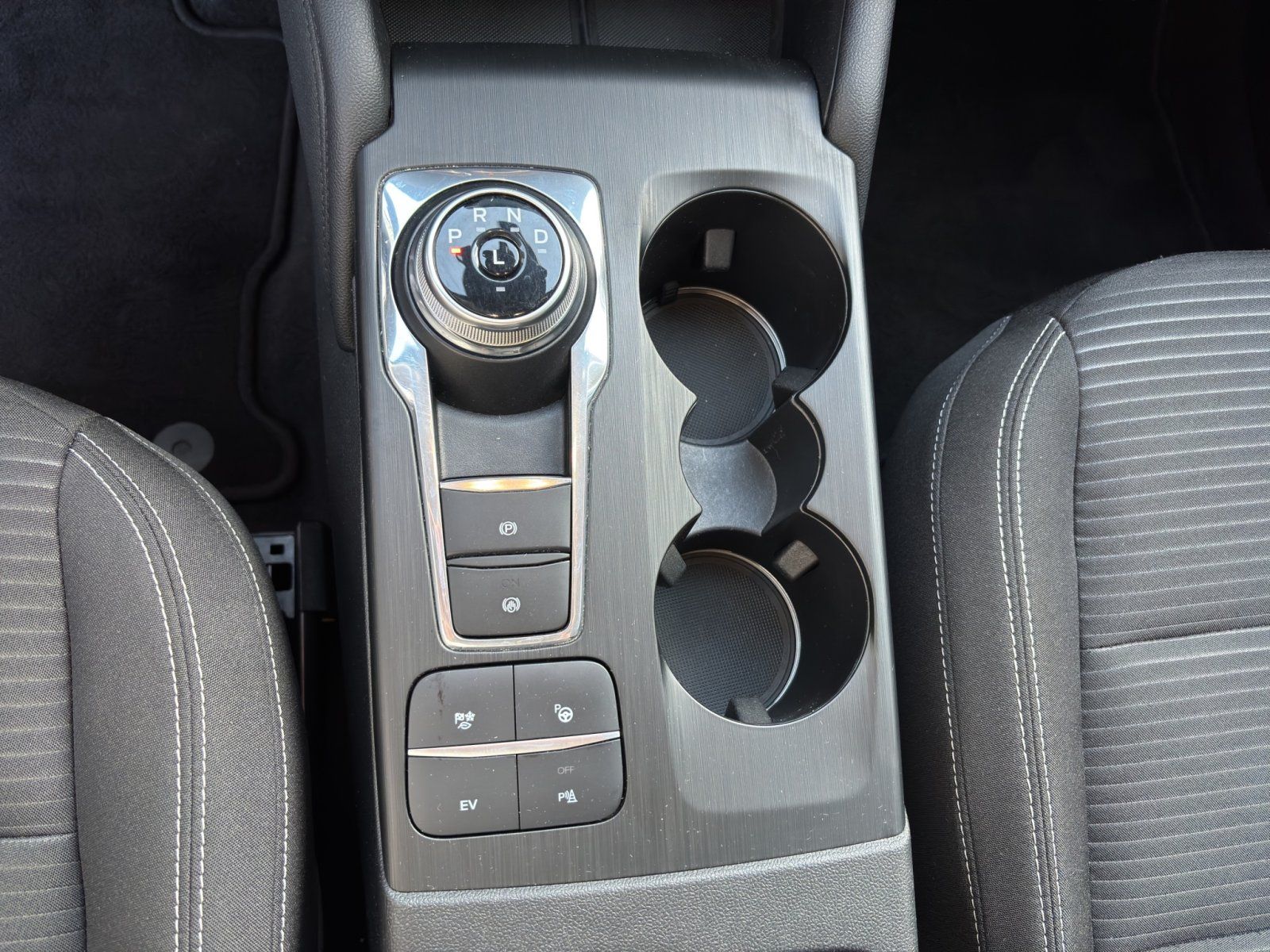 Fahrzeugabbildung Ford Kuga Plug-In Hybrid Titanium