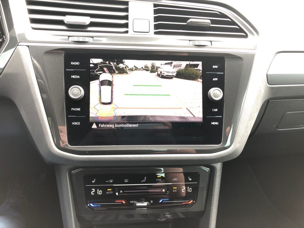 Fahrzeugabbildung Volkswagen Tiguan 1.5 TSI DSG Life AHZV NAVI Standheizung R