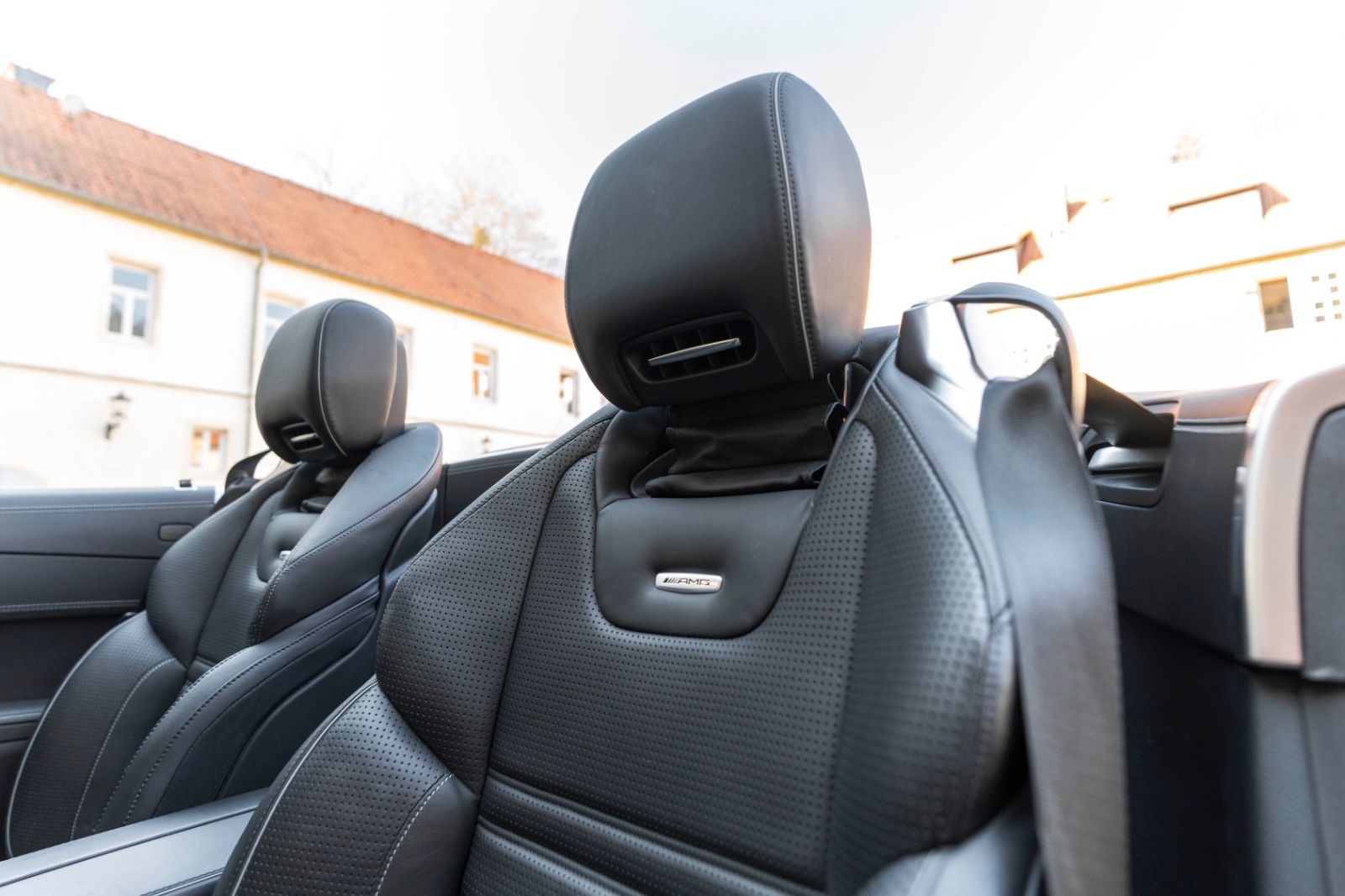 Fahrzeugabbildung Mercedes-Benz SL 63 AMG CARBON H&K KAM AIRSCRAF SOFT-CLOSE