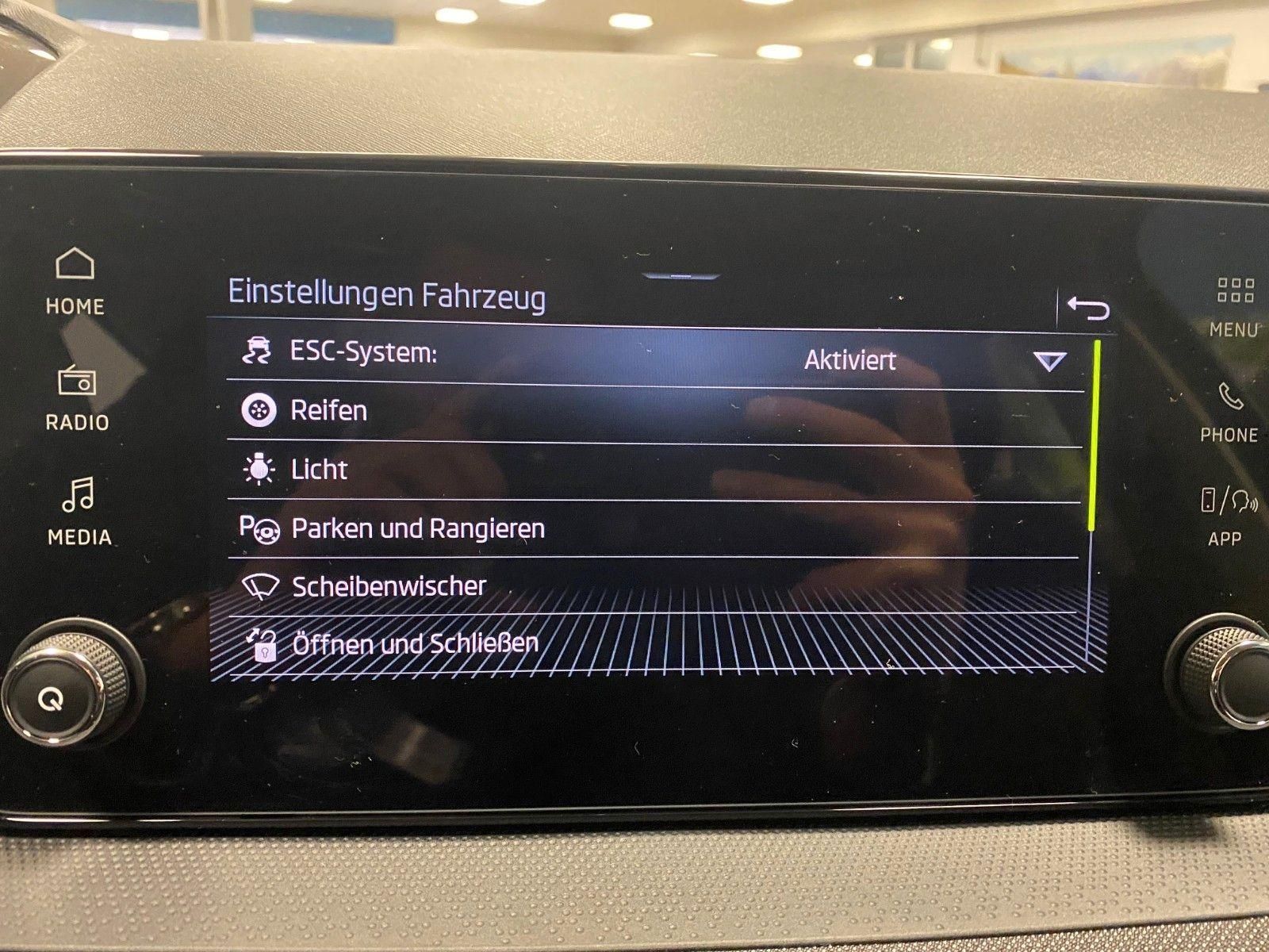 Fahrzeugabbildung SKODA Fabia 1.0 TSI DSG Selection+bis 2031 Garantie+BC
