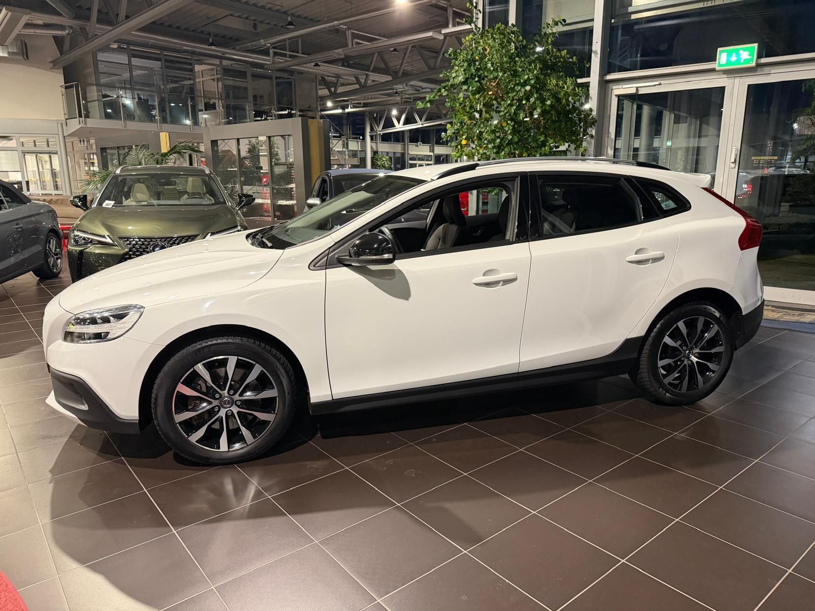 Fahrzeugabbildung Volvo V40  Cross Country Plus KLIMA LED NAVI ALU