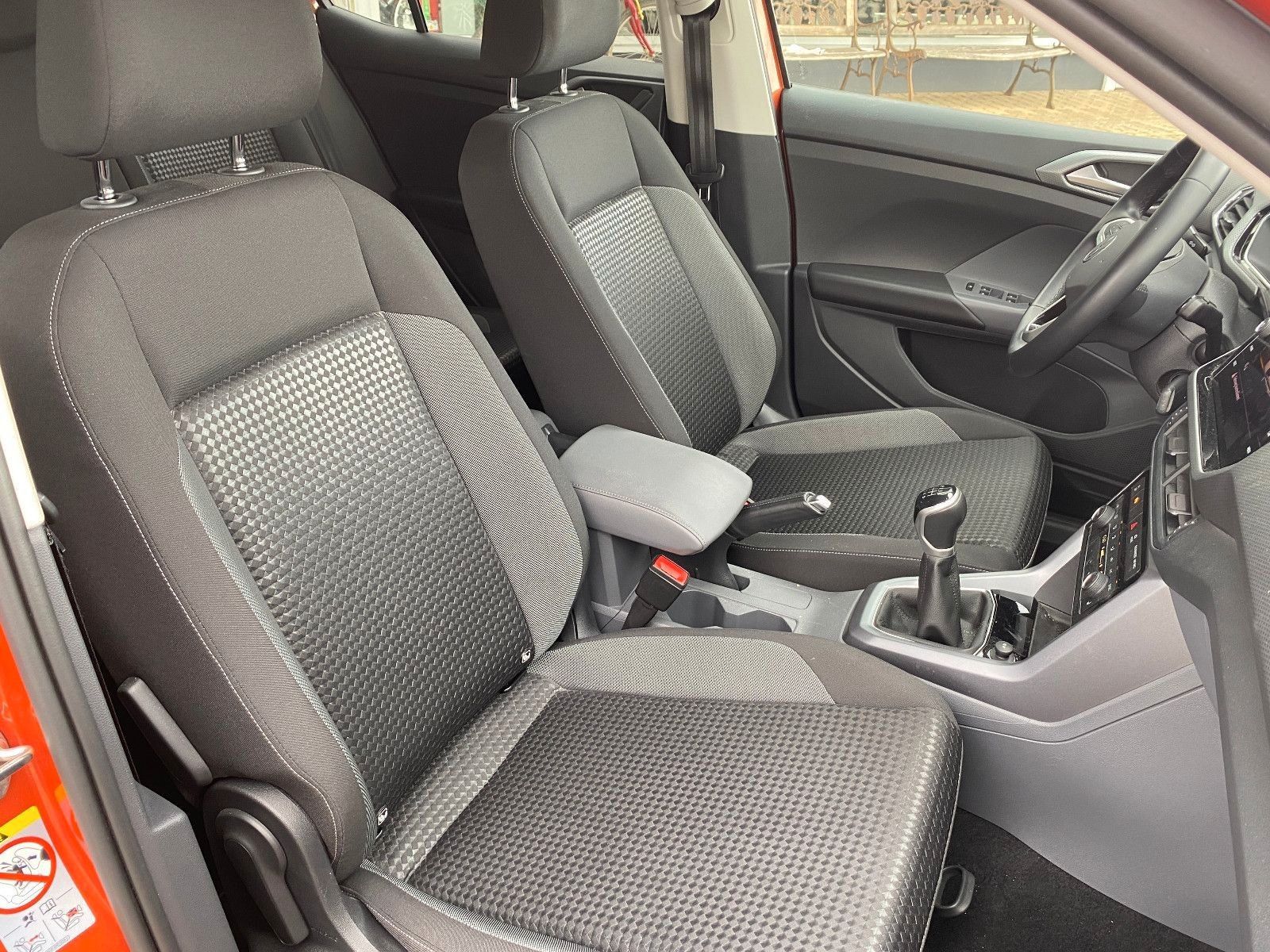 Fahrzeugabbildung Volkswagen T-Cross 1.0 KLIMA+2xPDC+NAVI+SHZ+TÜV-NEU