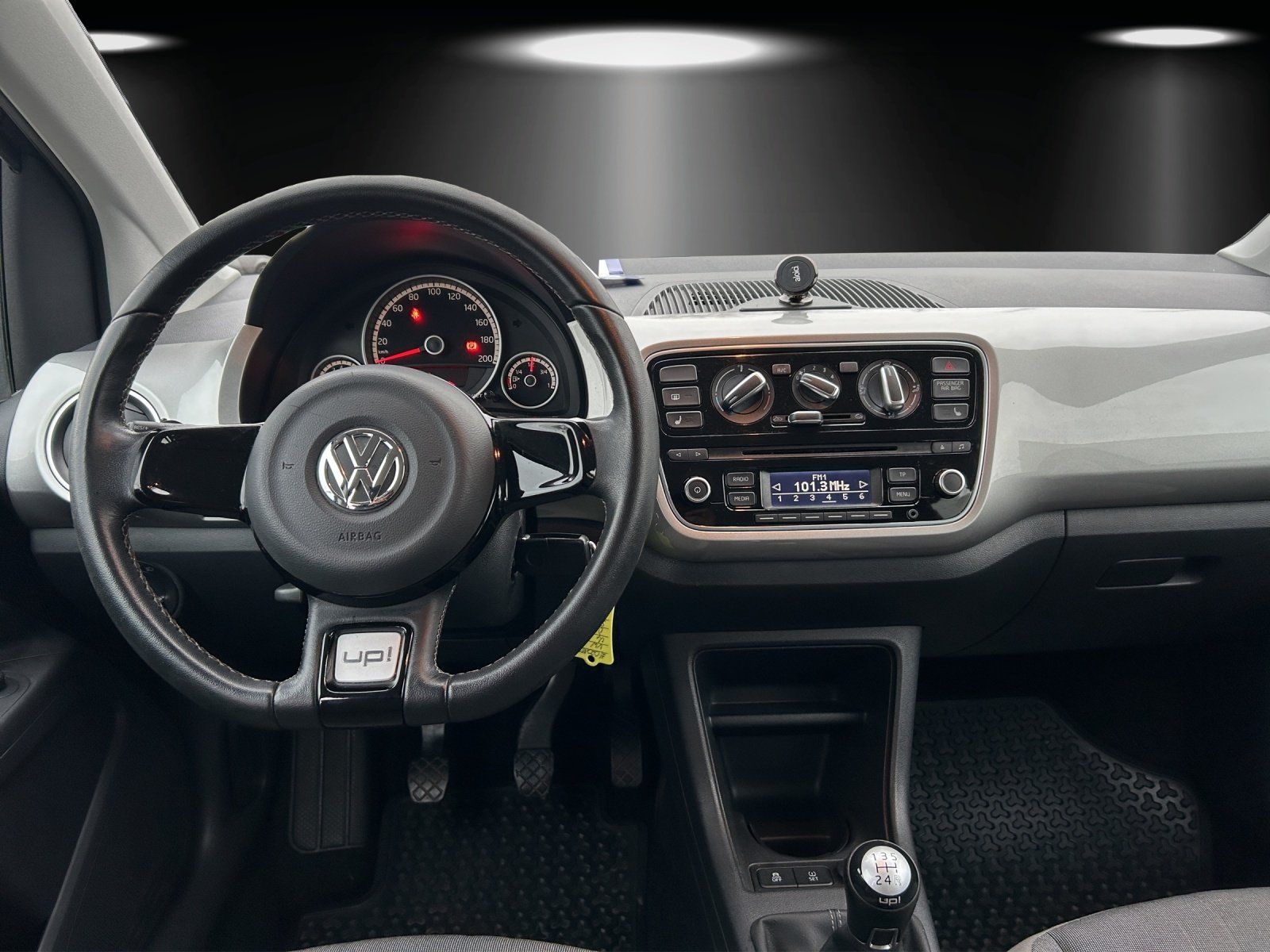 Fahrzeugabbildung Volkswagen cross up! 1.0 Navi, Klima, Sitzh., PDC, el. FH