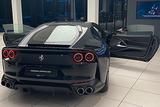 Ferrari Einzelstück - Neuwagenzustand mit Werksgarantie - blaue Ferrari 812