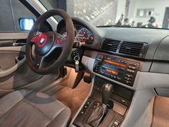 Fahrzeugabbildung BMW 330xi Lim. ( XENON/ SHZ/ KLIMAAUT/ LEDER/ GSHD/