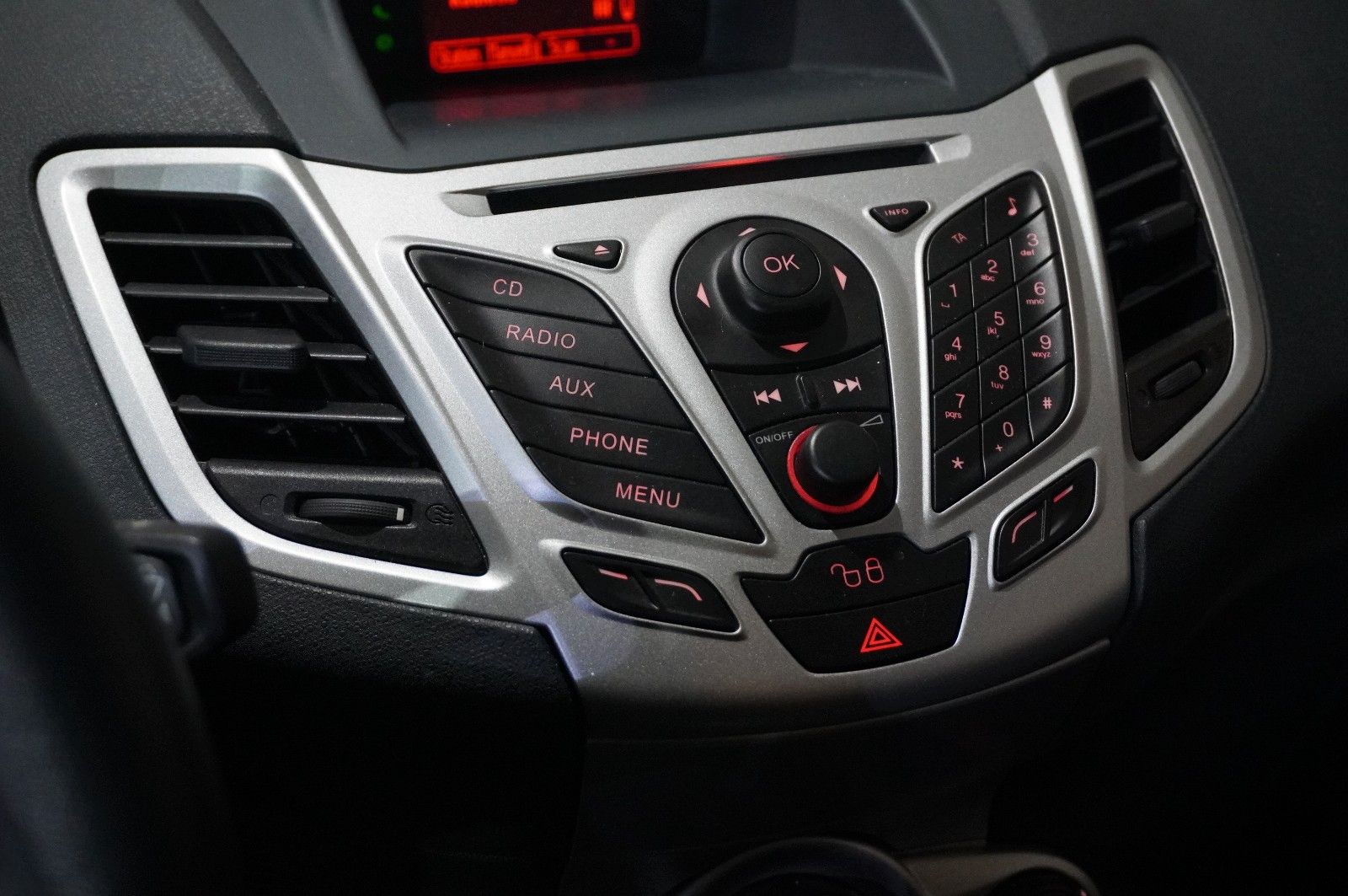 Fahrzeugabbildung Ford Fiesta 1.3 CHAMPIONS EDIT. 3-TÜR KLIMA/SHZ/USB