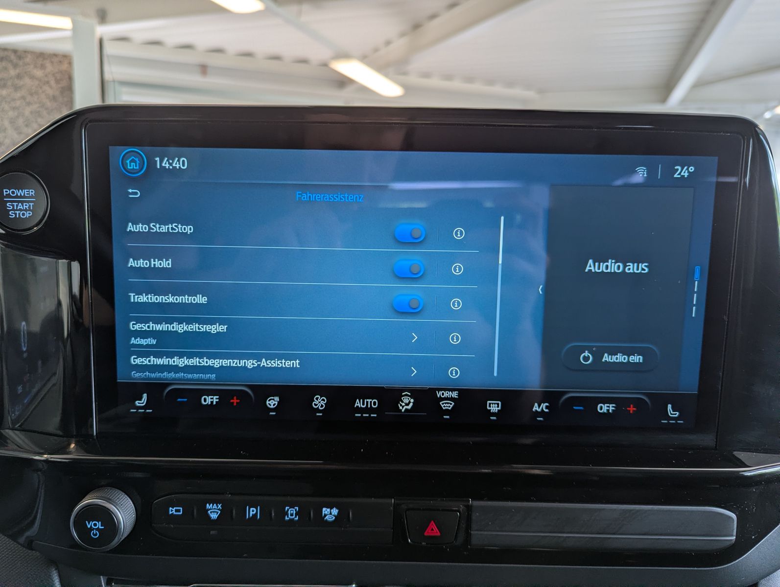 Fahrzeugabbildung Ford Tourneo Custom 320 Titaniu-X Leder Pano StHz AHK