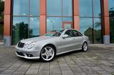 Mercedes-Benz E 55 AMG 2.Hand | Deutsch | Zeitkapsel | Voll. H - silberne Mercedes-Benz E 55 AMG