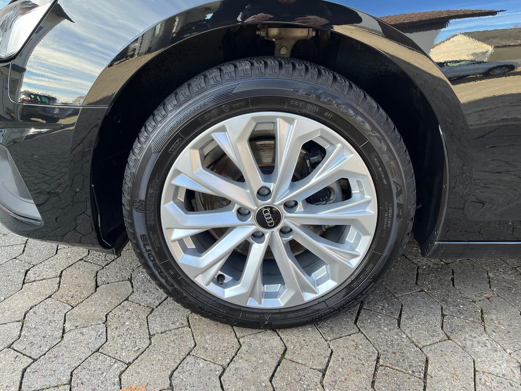 AUDI A4 2024