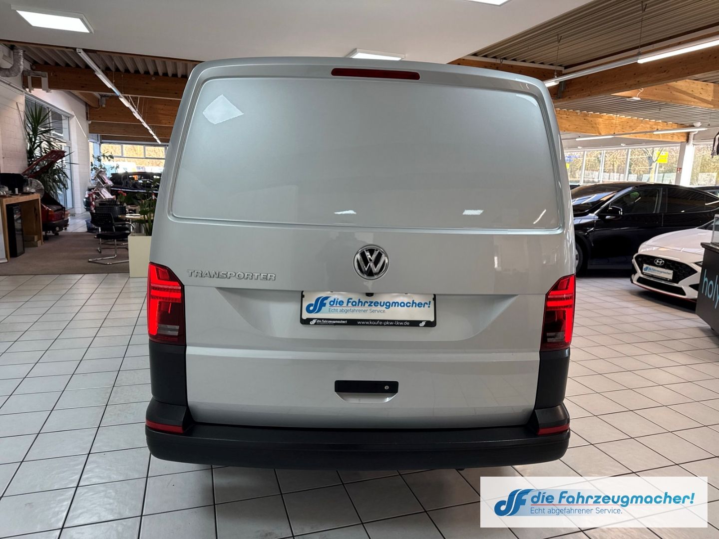 Fahrzeugabbildung Volkswagen T6.1 Transporter Kasten FWD Navi LED ACC Apple C