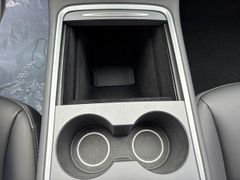 Fahrzeugabbildung Tesla Model Y Long Range Dual AWD