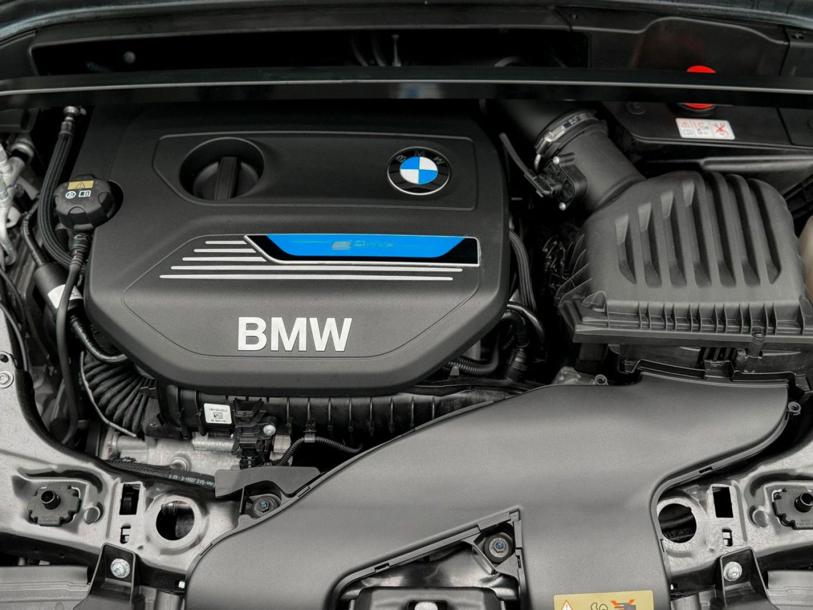Fahrzeugabbildung BMW X1 xD25e DAB Navi Lordos PDC Geschwindigkeitsreg