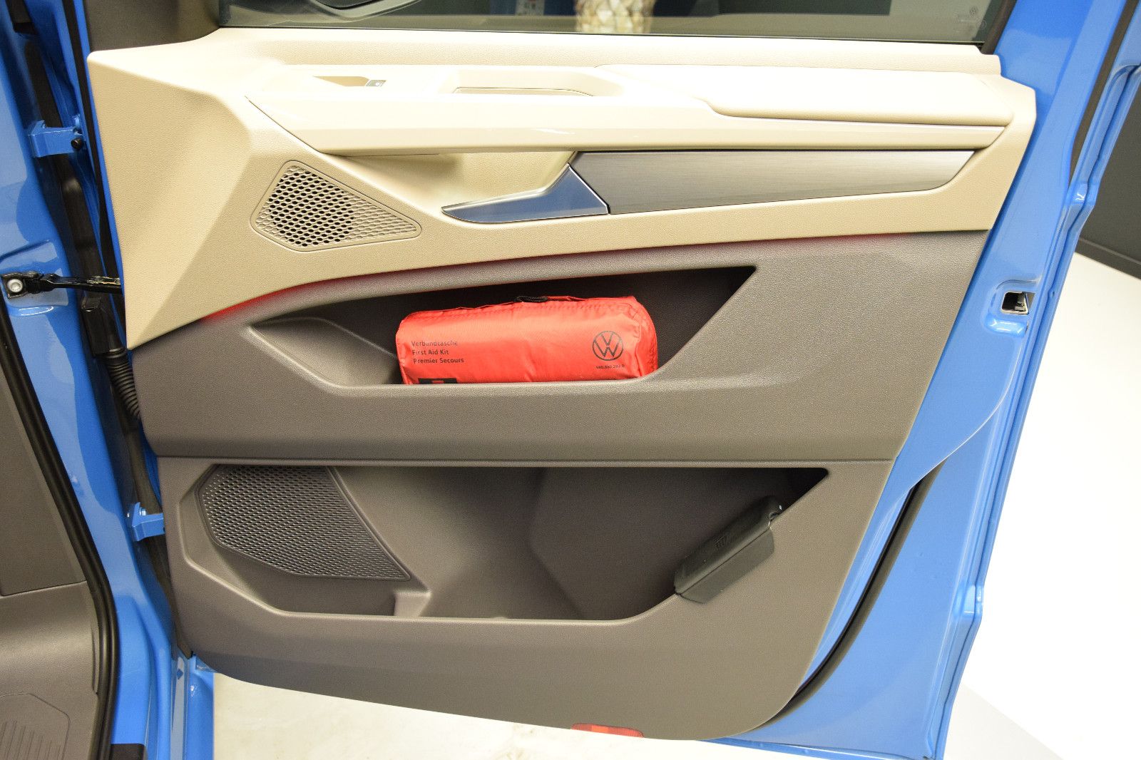 Fahrzeugabbildung Volkswagen T7 Multivan Style DSG Pano vis-a-vis Matrix AHK