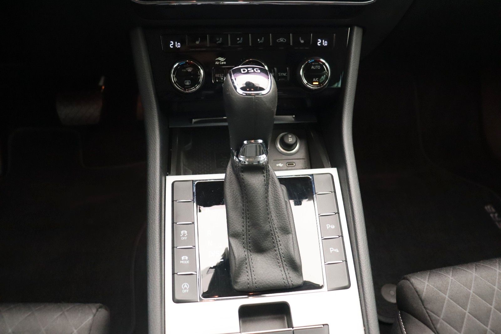 Fahrzeugabbildung SKODA Superb Combi Ambition LED ACC Navi