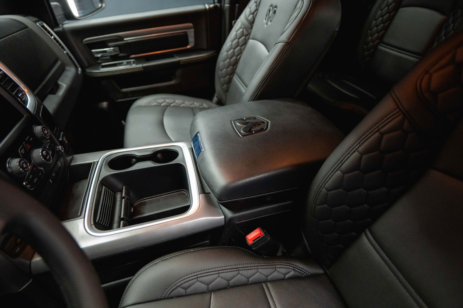 Fahrzeugabbildung Dodge RAM 5.7 V8 HEMI 4x4 OFFROAD Night LONGBED *19%*