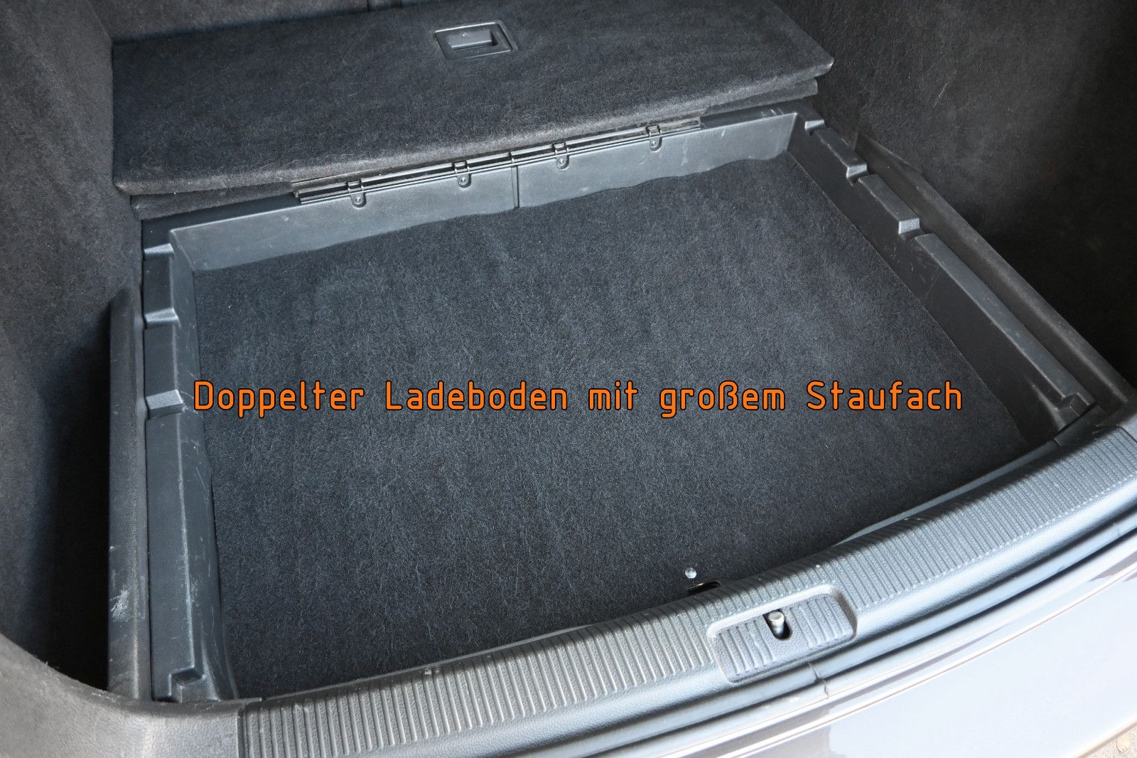 Fahrzeugabbildung Volkswagen Golf 1.6 TDI Variant MATCH °AHK°PANO°STANDHEIZ.°