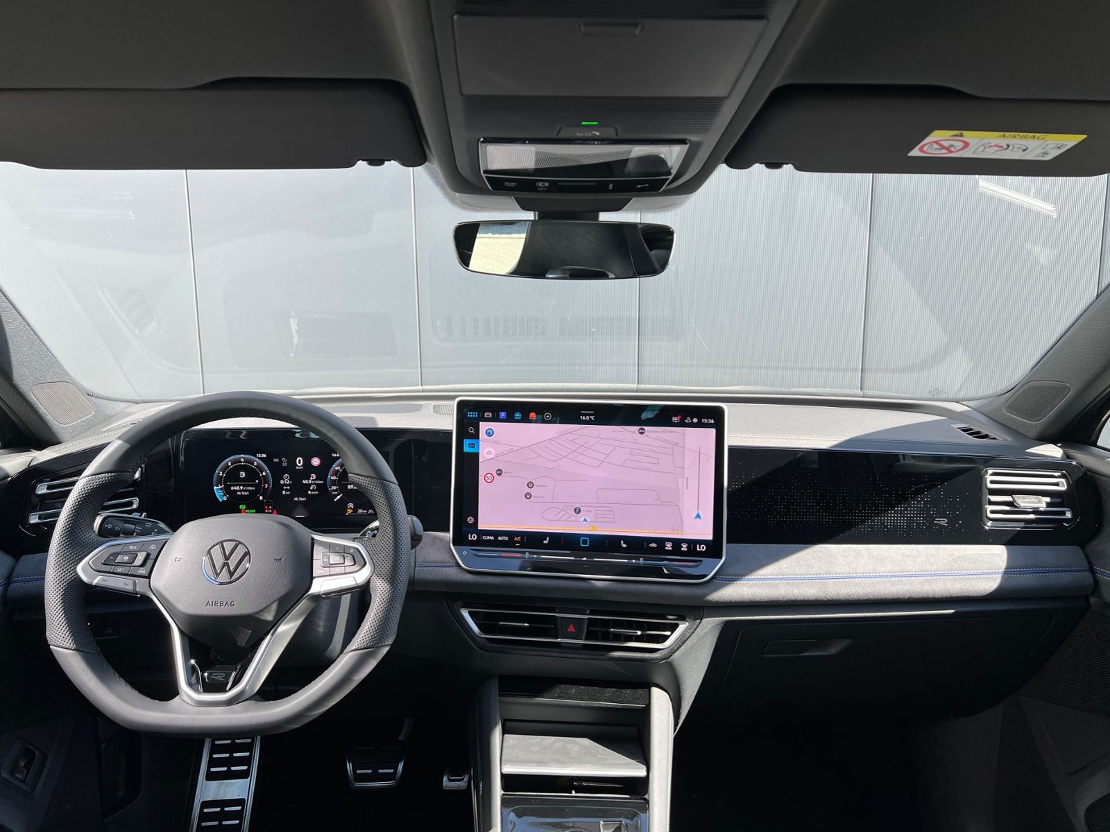 Fahrzeugabbildung Volkswagen Tiguan R-Line 1.5 eTSI DSG *AHK, IQ.Light, ACC,