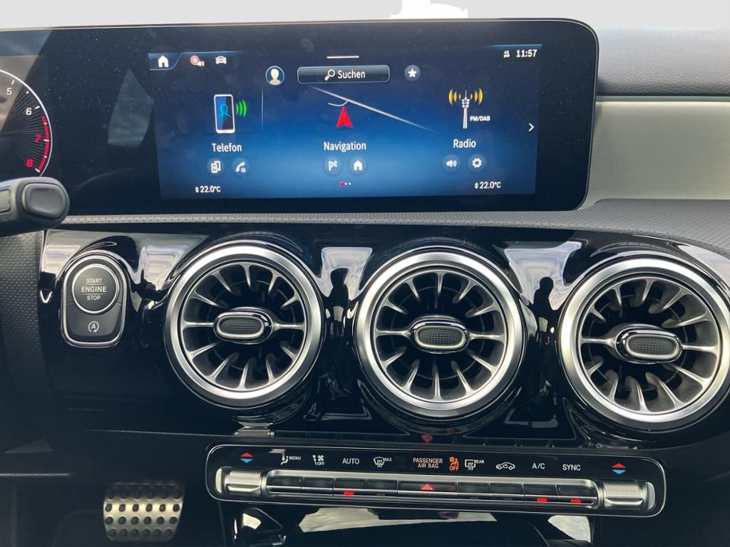 Fahrzeugabbildung Mercedes-Benz A 200 Kompaktlimousine AMG Line*Night Paket*Pano