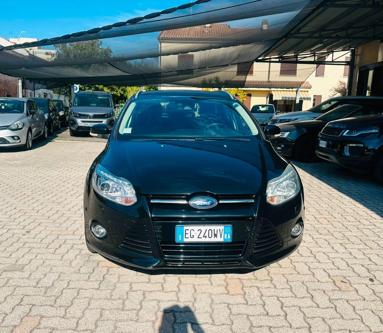 Ford Focus 2011 — rear view