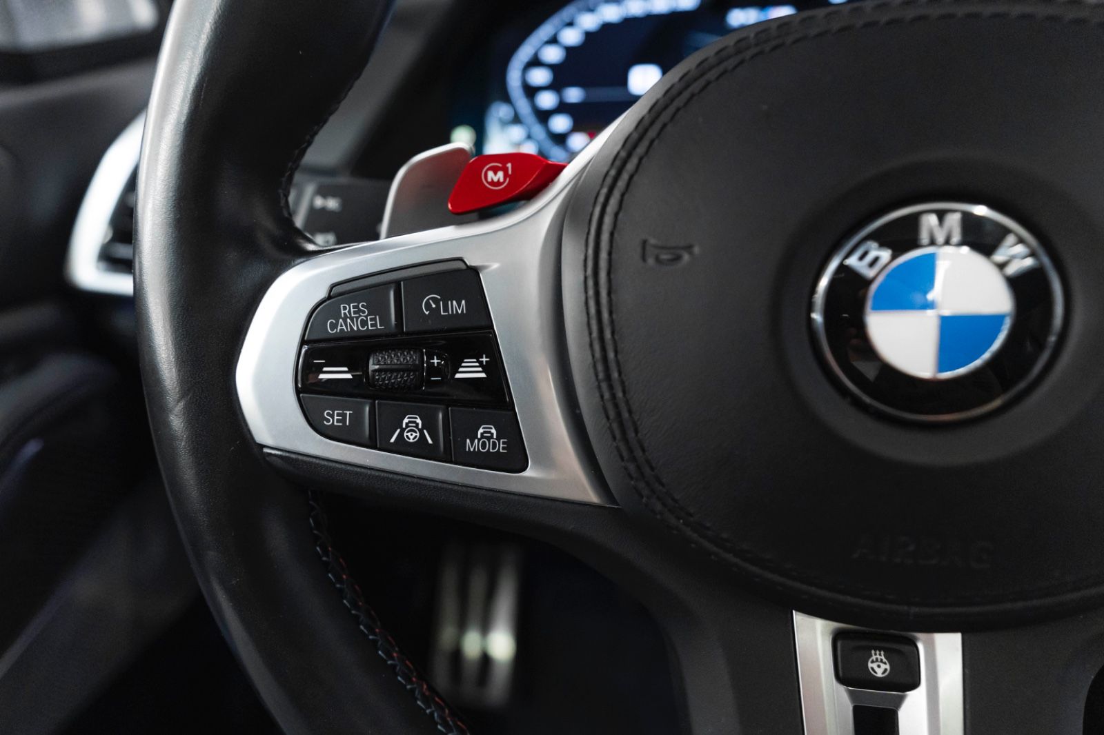 Fahrzeugabbildung BMW X5 M Competition B&W LASER HUD 360° PANO ACC