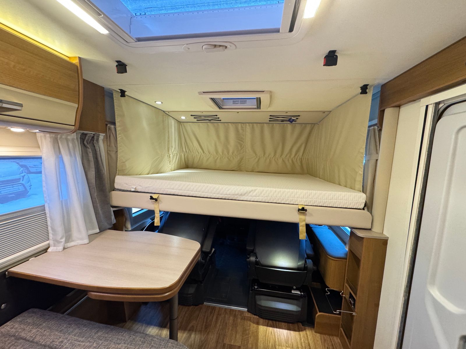 Fahrzeugabbildung Knaus VAN 650 I MEG AUTOMATIK LÄNGSBETT HUBBETT 1.HAND