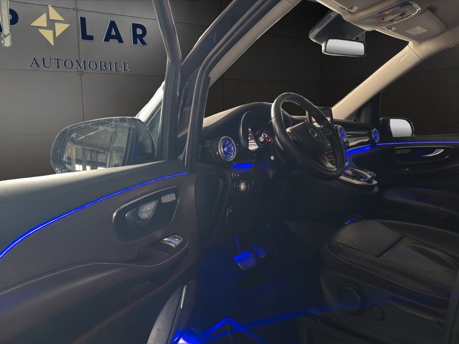 Fahrzeugabbildung Mercedes-Benz V 250 AMG-Line/Pano/Ambiente+/Leder/Burmester