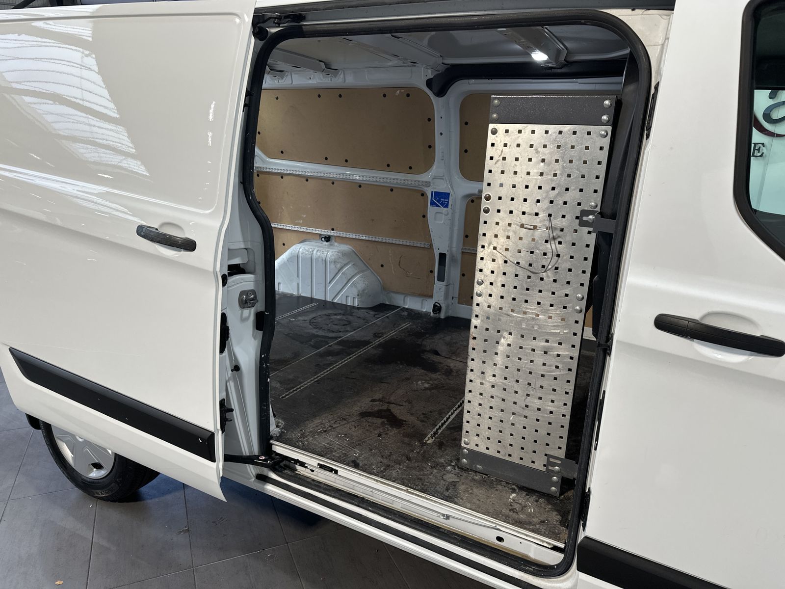 Fahrzeugabbildung Ford Transit Custom 300 L2H1 KAMERA+SHZ+PP+CARPLAY