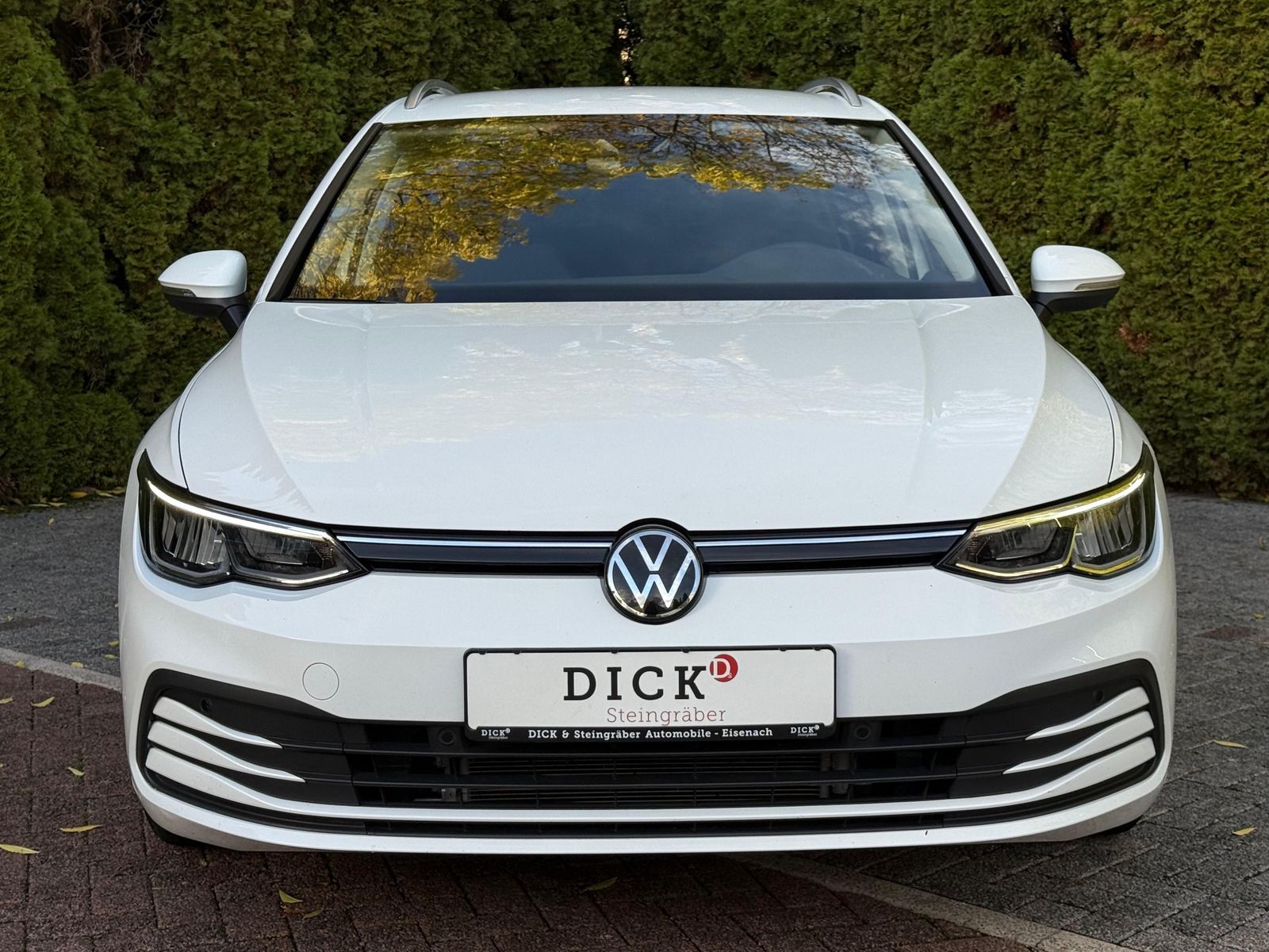 Fahrzeugabbildung Volkswagen Golf Variant 1.5 TSI Life LED+NAV+SHZ+PARK+VIRTU