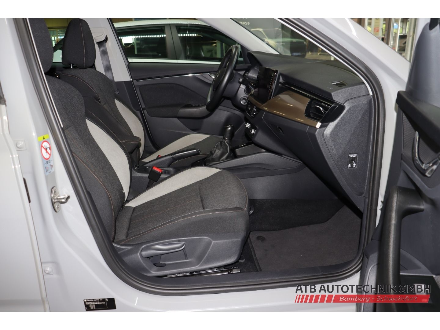 Fahrzeugabbildung SKODA Kamiq 1.0l TSI Style AHK-klappbar Navi  LED