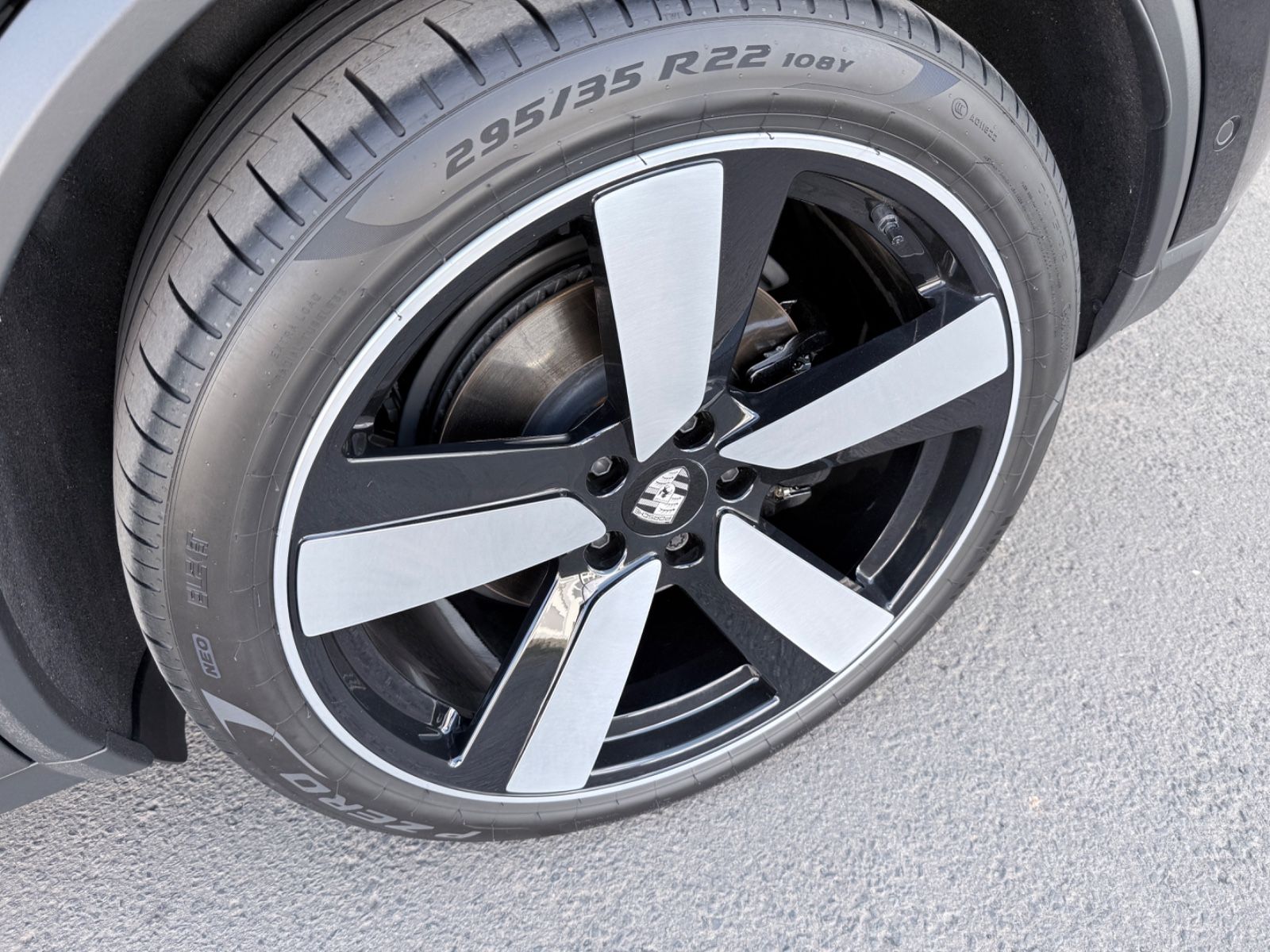 Porsche Macan Electric*Luft*Pano*Beifahrd*Alu22*UPE99€ imagem 2