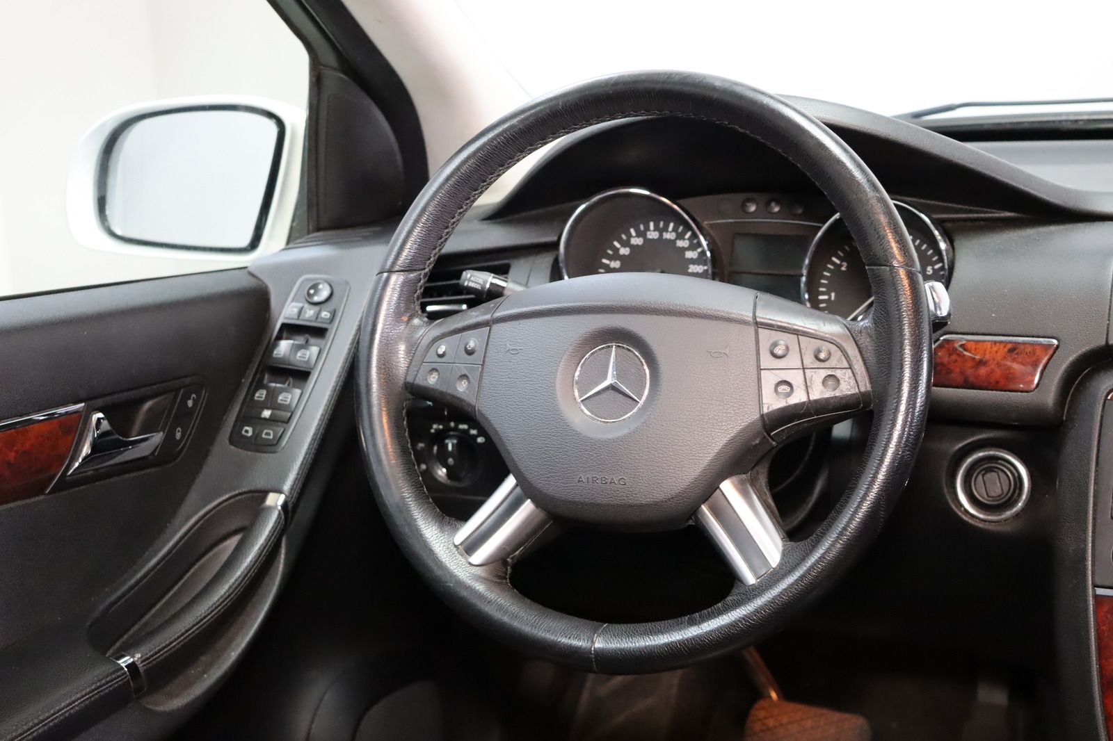 Fahrzeugabbildung Mercedes-Benz R 500 4MATIC lang Navi * Memory * Rückfahrk. *