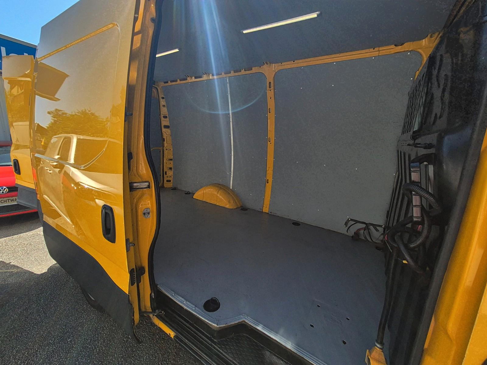 Iveco Daily Kasten Hoch+Lang Klima+AHK 3.5t+LED