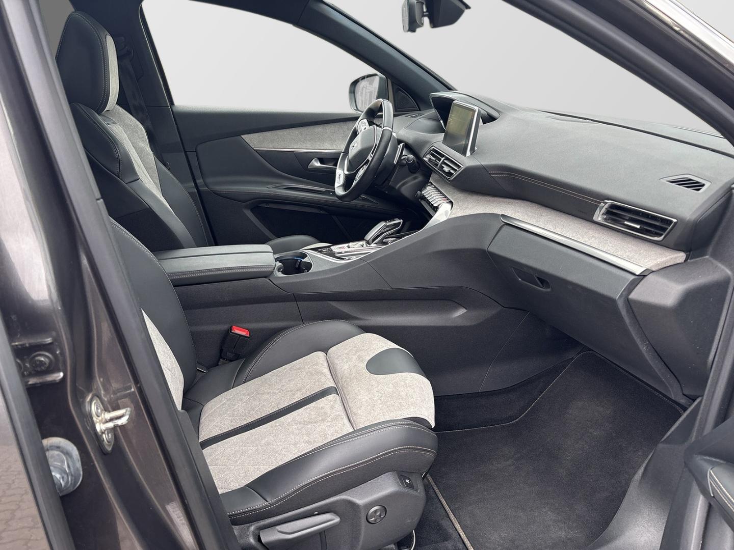 Peugeot 3008 GT Hybrid4 300 *8f.bereift*PanoSD*3D-Navi*