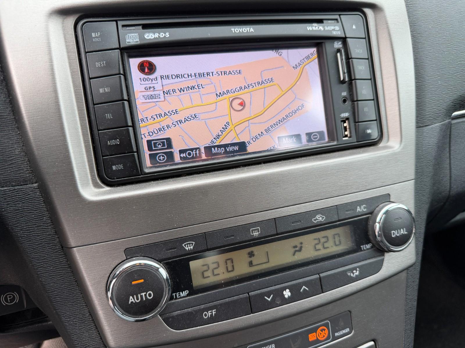 Toyota Avensis 2011 — photo 10