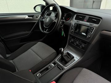 Volkswagen Golf - 11