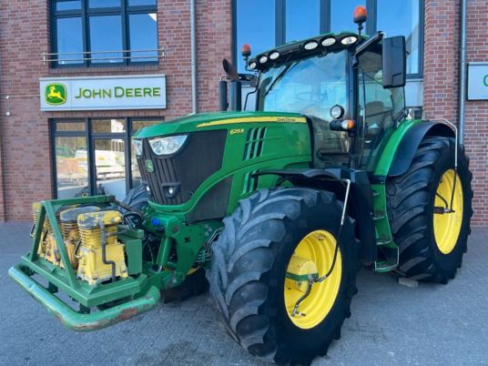 John Deere 6215R