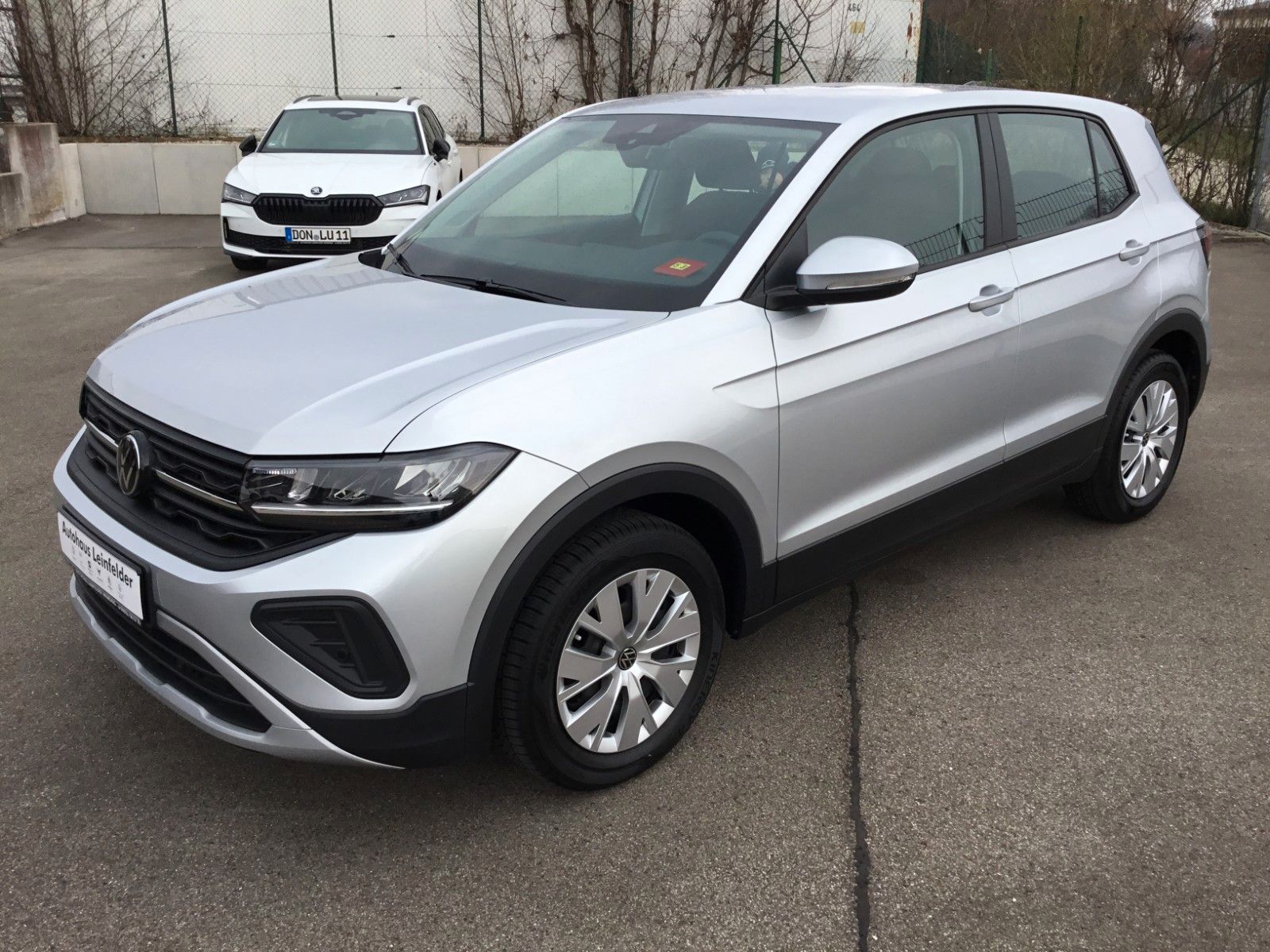 Fahrzeugabbildung Volkswagen T-Cross 1.0 TSI Life+Sitzheizung+LED+16" GJR