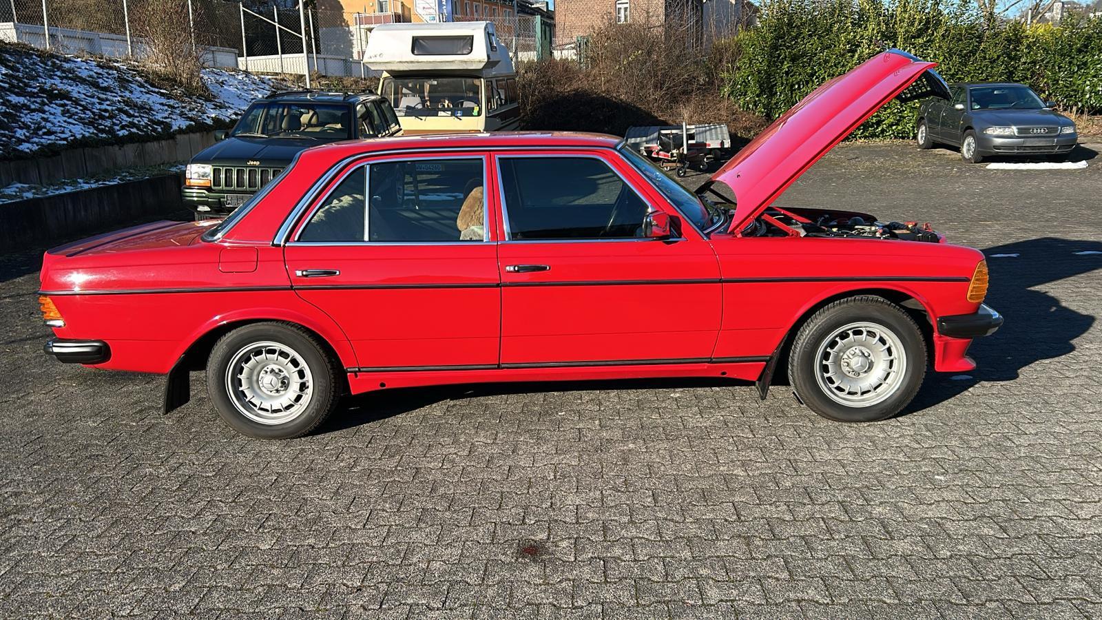 Mercedes-Benz W123, orig. 105tkm, Klima, 5-Gang, Scheckheft