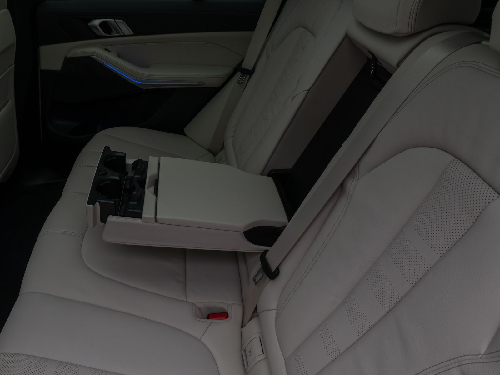 Fahrzeugabbildung BMW X5 xD30d M Sport Laser 360° HUD DAB Panorama 22"