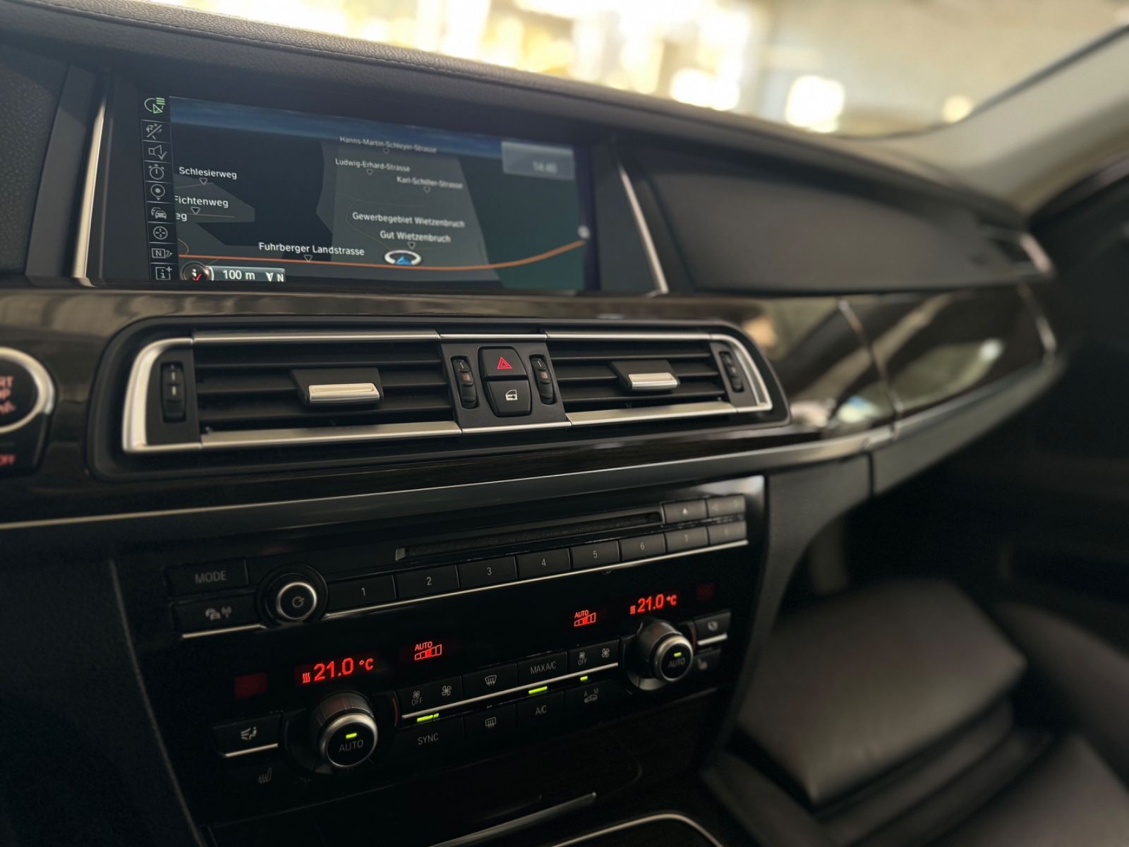 Fahrzeugabbildung BMW 730d xD Kamera HUD HiFi NaviPro AHK ACC Stndhzg