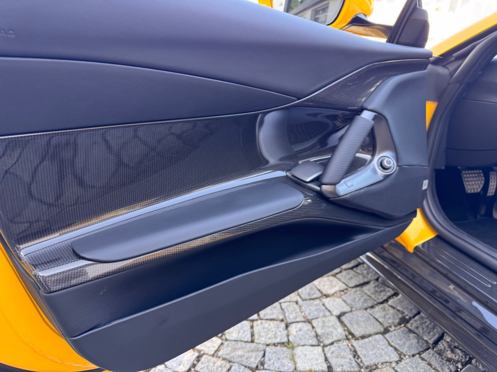 Fahrzeugabbildung Ferrari 812 GTS*Atelier*all Carbon*painted*ADAS