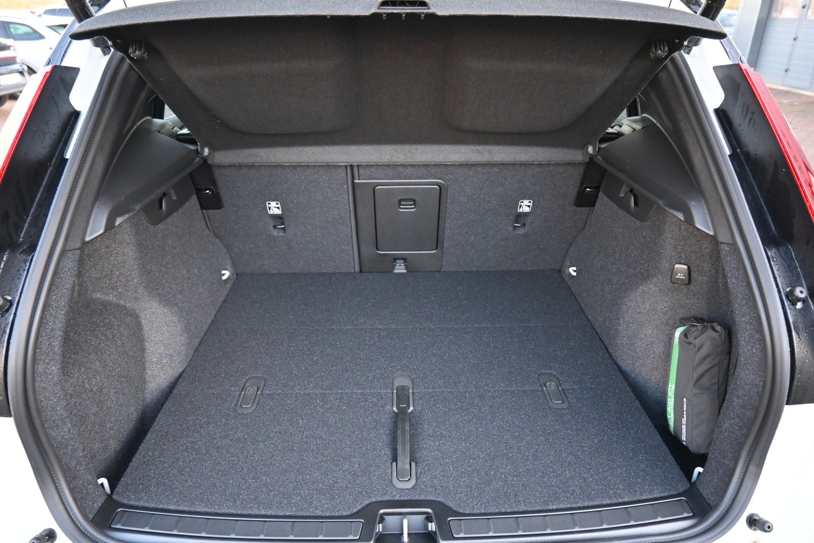 Fahrzeugabbildung Volvo XC40 B4 DKG Plus Black Edition*STDHZG*360*ACC